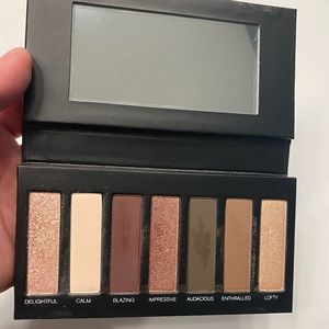 Like new! Younique Addiction 6 Eyeshadow Palette